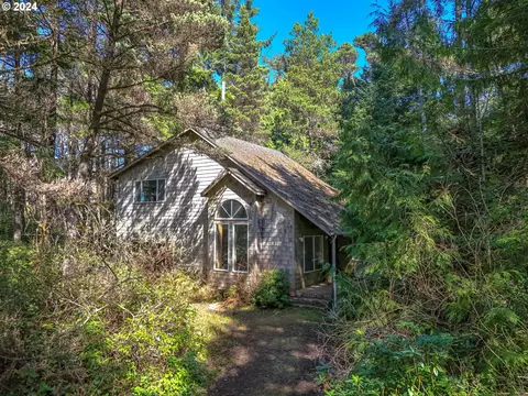 8377 NW Coast Rd, Seal Rock, OR 97376