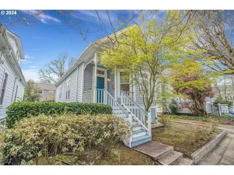 2562 NW Thurman St, Portland, OR 97210