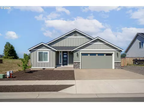855 Reagan St, Mount Angel, OR 97362