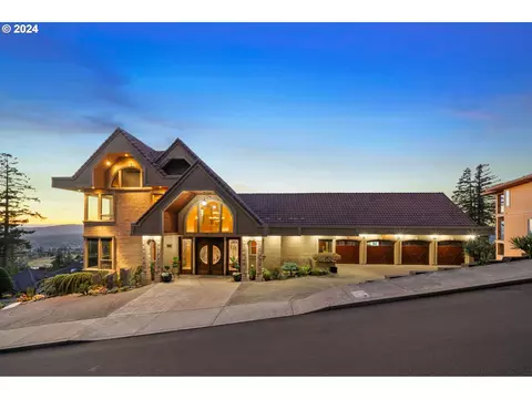 10381 SE Quailridge Dr, Happy Valley, OR 97086