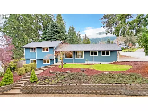 305 S 68th Pl, Springfield, OR 97478