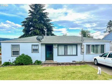 640 NE Christian St, Myrtle Creek, OR 97457