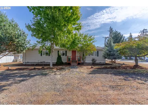 380 W 3rd St, Halsey, OR 97348