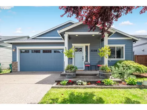 2228 E Kennedy Dr, Newberg, OR 97132