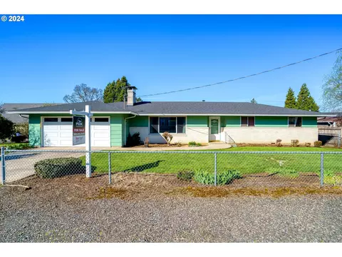 197 SE Currin St, Estacada, OR 97023