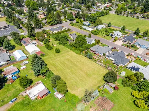 8805 NW 9th Ave, Vancouver, WA 98665