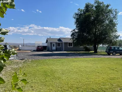 87722 Pinion Ln, Christmas Valley, OR 97641