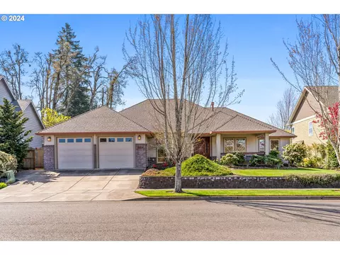 1210 Skookum Dr, Silverton, OR 97381
