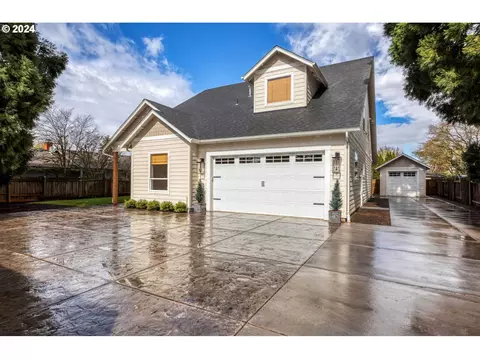 2219 Jeppesen Acres Rd, Eugene, OR 97401