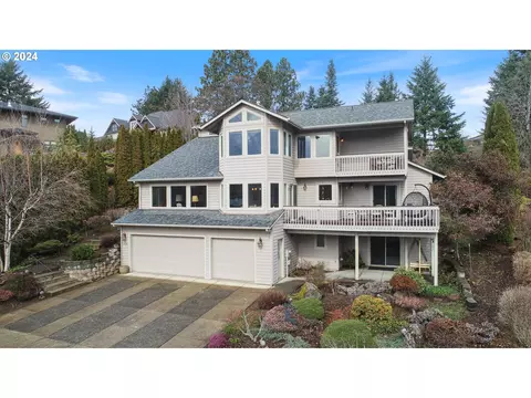 3428 Broken Tee Dr, Hood River, OR 97031