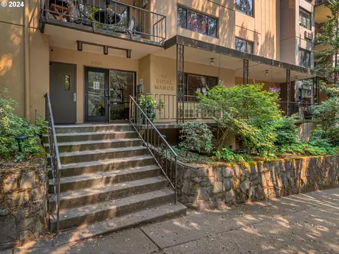 2021 SW Main St #22, Portland, OR 97205
