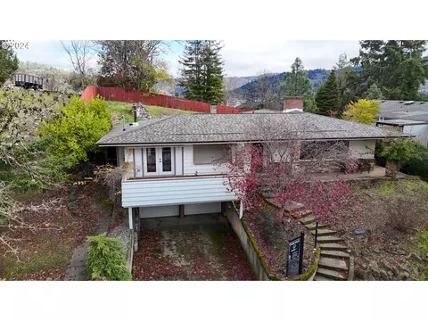567 NE Denver St, Roseburg, OR 97470