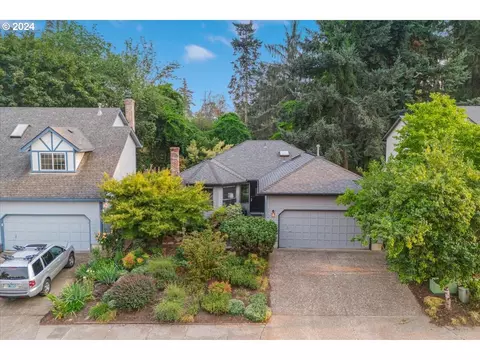 7956 SW Ashford St, Portland, OR 97224