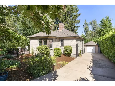 5723 SE Washington St, Portland, OR 97215