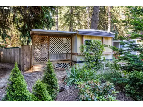 27171 Clear Lake Rd #24, Eugene, OR 97402