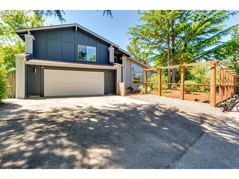 2766 Gilham Rd, Eugene, OR 97408