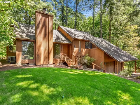 9943 SE Nancy Ct, Happy Valley, OR 97086