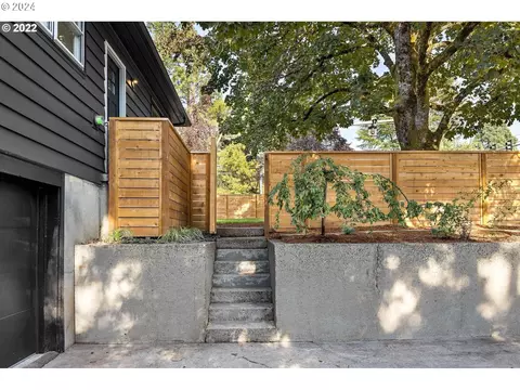 15355 SE Oatfield Rd, Milwaukie, OR 97267
