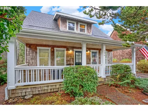 296 Bella Beach Dr, Depoe Bay, OR 97341