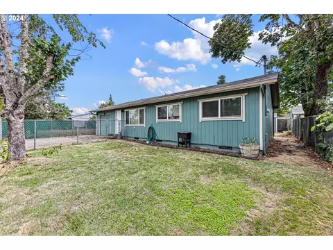 237 S 52nd St, Springfield, OR 97478