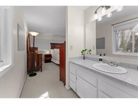 Bath - 3316 NE 29th St, Gresham, OR 97030 photo 4 of 5