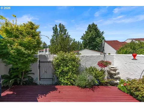 Exterior - 3316 NE 29th St, Gresham, OR 97030 photo 6 of 14