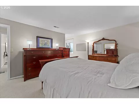 Bedroom - 3316 NE 29th St, Gresham, OR 97030 photo 2 of 4