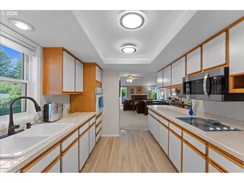 Kitchen - 3316 NE 29th St, Gresham, OR 97030 photo 5 of 5