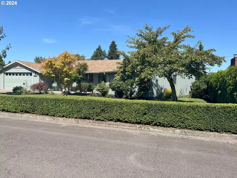 1371 Roundup Dr, Eugene, OR 97401
