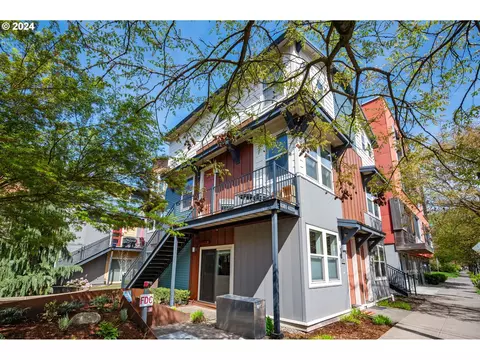 4329 SE Division St #A, Portland, OR 97206