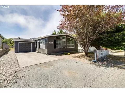 1021 NE 13th Ave, Rockaway Beach, OR 97136