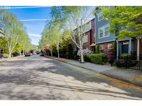 828 NE Caden Ave, Hillsboro, OR 97124