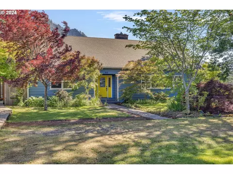 210 SW Ruckel St, Cascade Locks, OR 97014