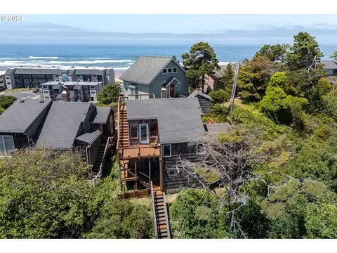 523 NW Highway 101, Lincoln City, OR 97367
