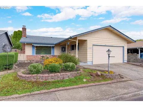 12505 SW Prince Albert St, King City, OR 97224