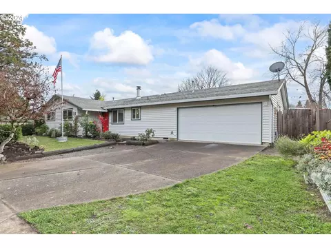 2708 E Walnut Ave, Newberg, OR 97132