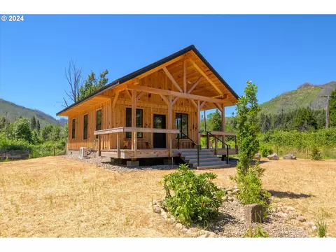 51164 Mckenzie Hwy, Vida, OR 97488