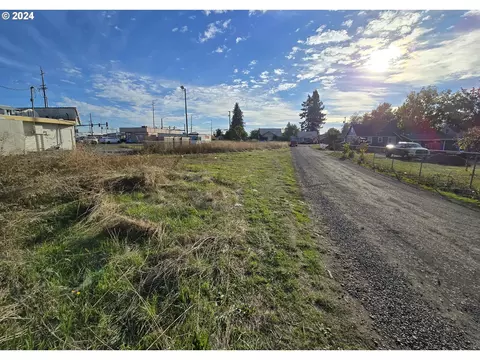 0 Young St, Woodburn, OR 97071