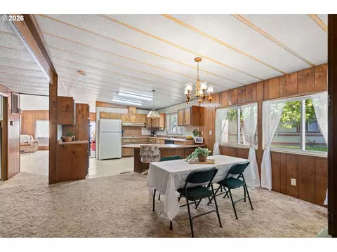 Dining - 8 Sage Ct, Hermiston, OR 97838 photo 2 of 3