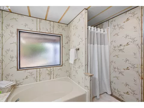 Bath - 8 Sage Ct, Hermiston, OR 97838 photo 2 of 2
