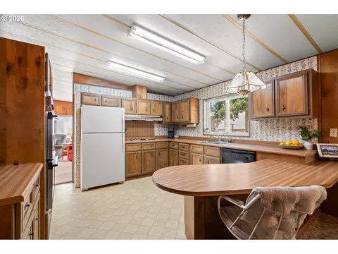 Kitchen - 8 Sage Ct, Hermiston, OR 97838 photo 3 of 5