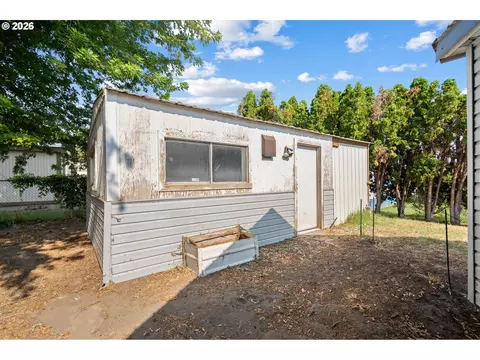Exterior - 8 Sage Ct, Hermiston, OR 97838 photo 5 of 9