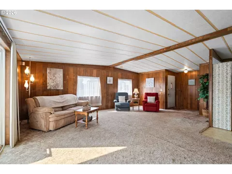 Living - 8 Sage Ct, Hermiston, OR 97838 photo 1 of 3