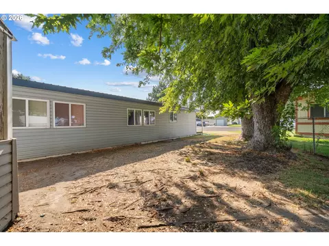 Exterior - 8 Sage Ct, Hermiston, OR 97838 photo 6 of 9