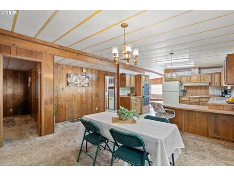 Dining - 8 Sage Ct, Hermiston, OR 97838 photo 1 of 3