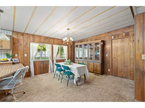 Dining - 8 Sage Ct, Hermiston, OR 97838 photo 3 of 3