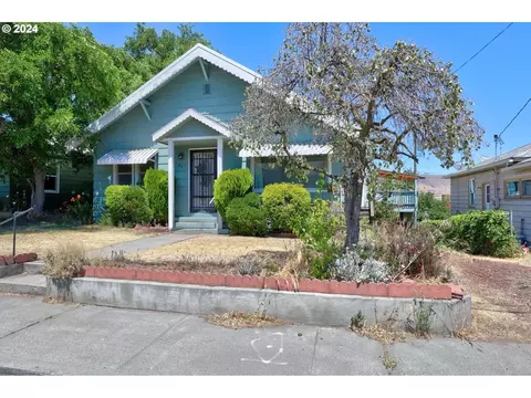 1315 E 9th St, The Dalles, OR 97058