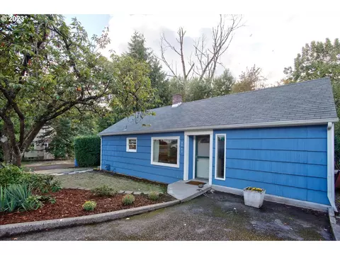 8943 SW 26th Ave, Portland, OR 97219
