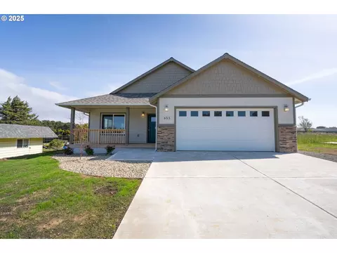 655 11th St SW, Bandon, OR 97411