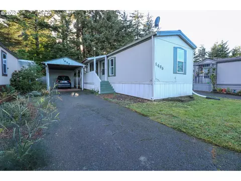 1425 Ventana Ct, Coos Bay, OR 97420